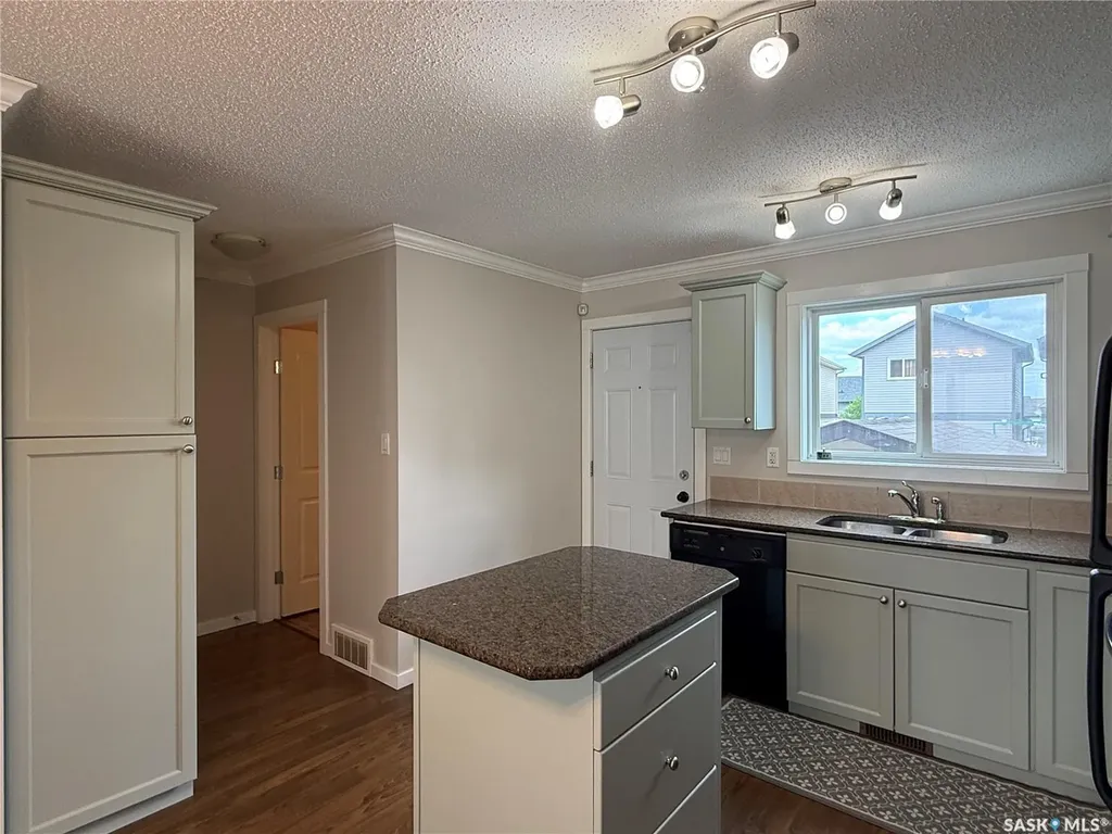 315 Hampton Circle Saskatoon SK S7R 0E9