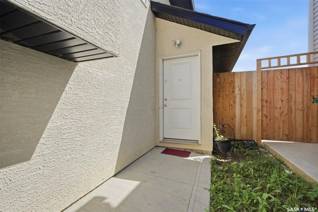 219 Ells Crescent Saskatoon SK S7L 6J4
