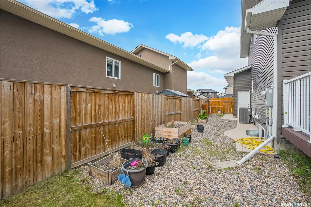 222 Pringle Lane Saskatoon SK S7T 0S3