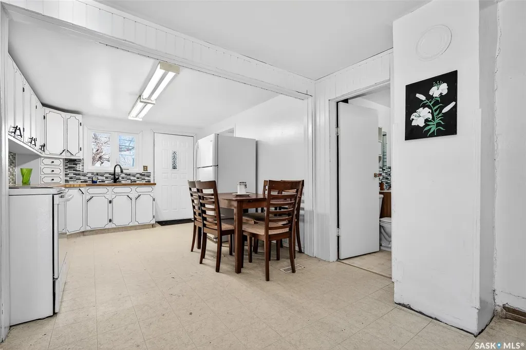 528 Ominica Street E Moose Jaw SK S6H 0H3