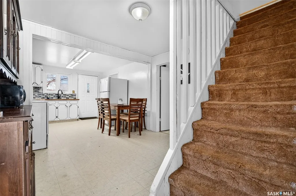 528 Ominica Street E Moose Jaw SK S6H 0H3