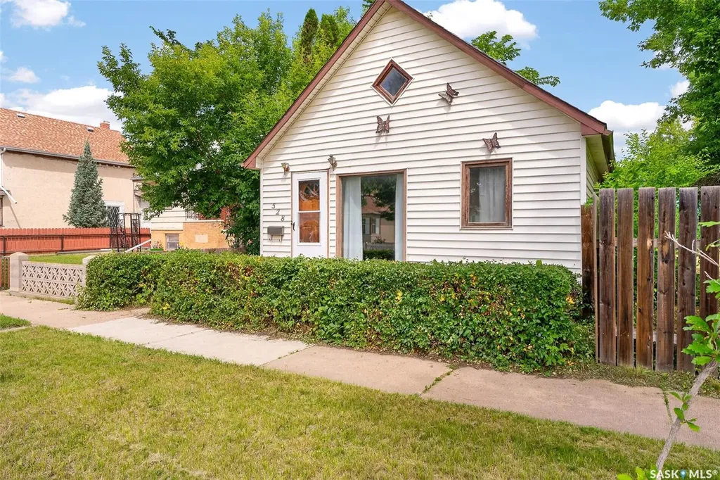 528 Ominica Street E Moose Jaw SK S6H 0H3