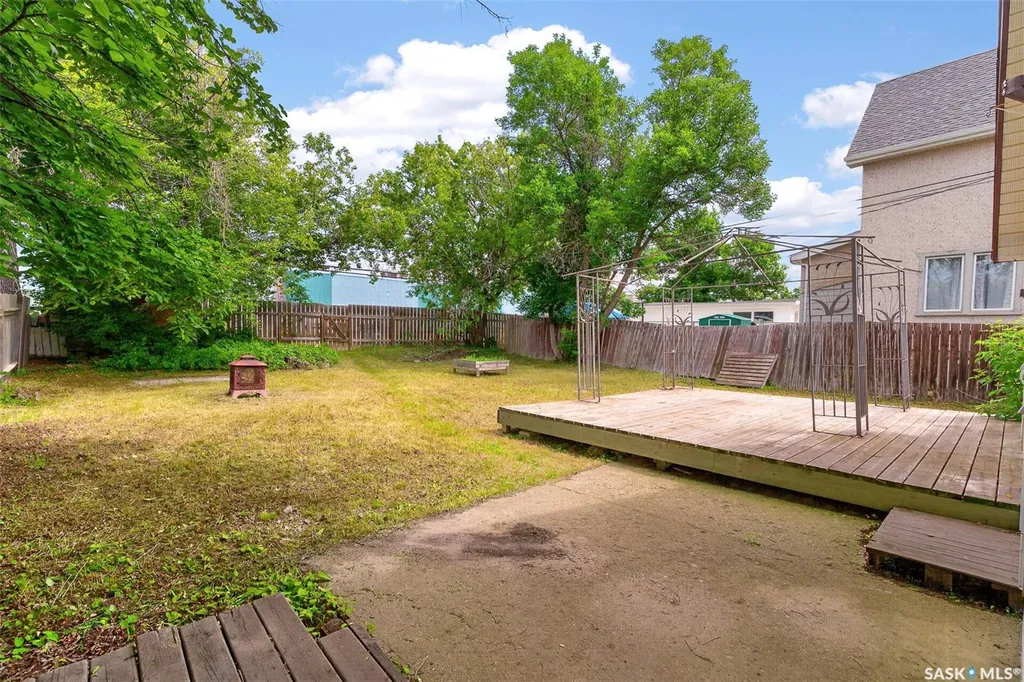 528 Ominica Street E Moose Jaw SK S6H 0H3