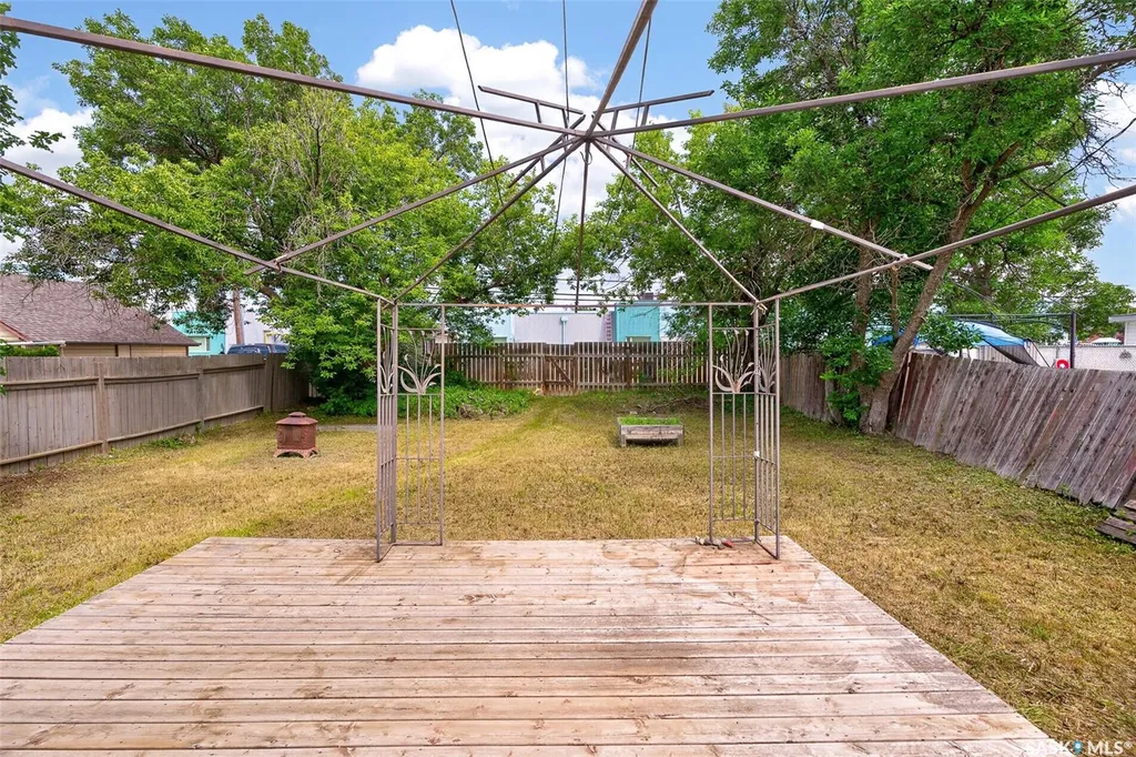 528 Ominica Street E Moose Jaw SK S6H 0H3