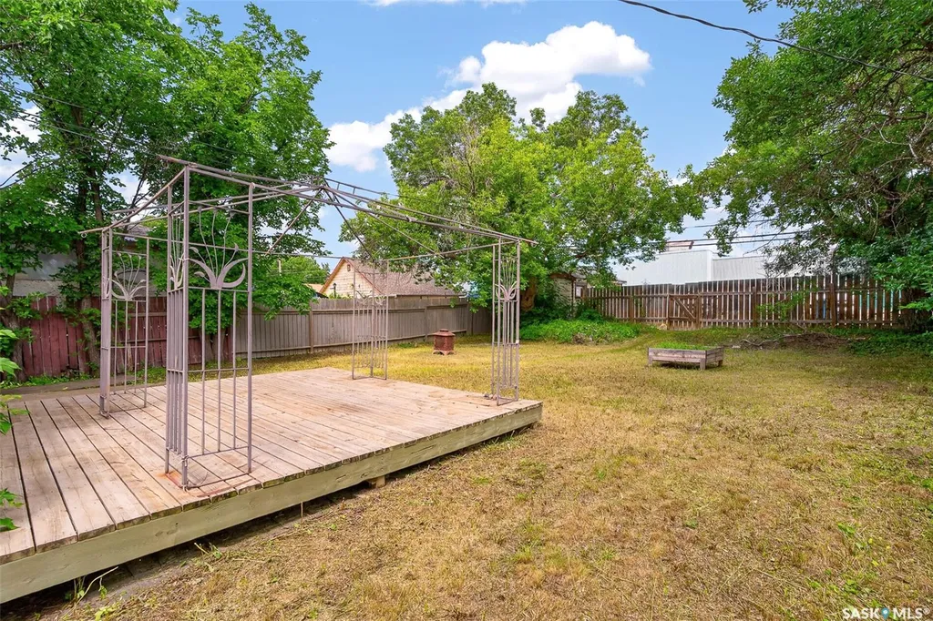 528 Ominica Street E Moose Jaw SK S6H 0H3