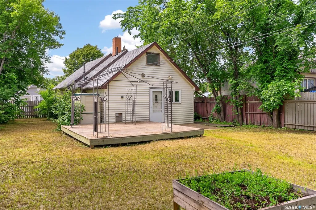 528 Ominica Street E Moose Jaw SK S6H 0H3