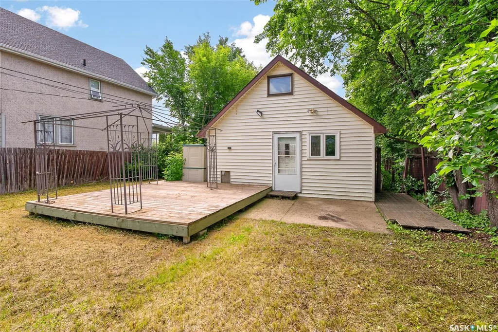 528 Ominica Street E Moose Jaw SK S6H 0H3