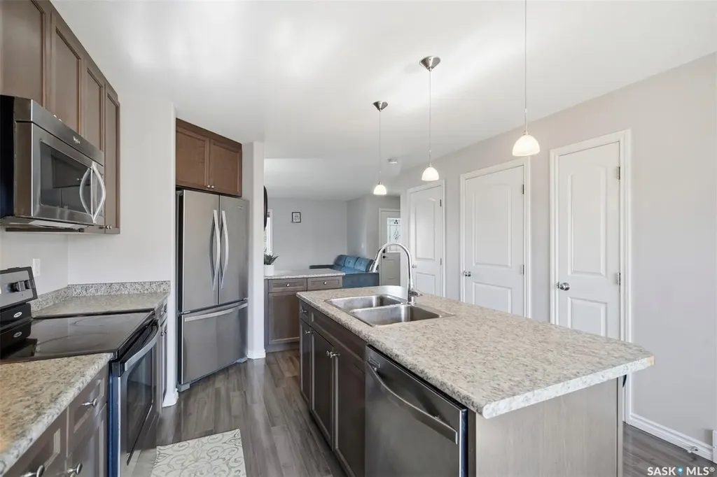 527 Pringle Crescent Saskatoon SK S7T 0S7