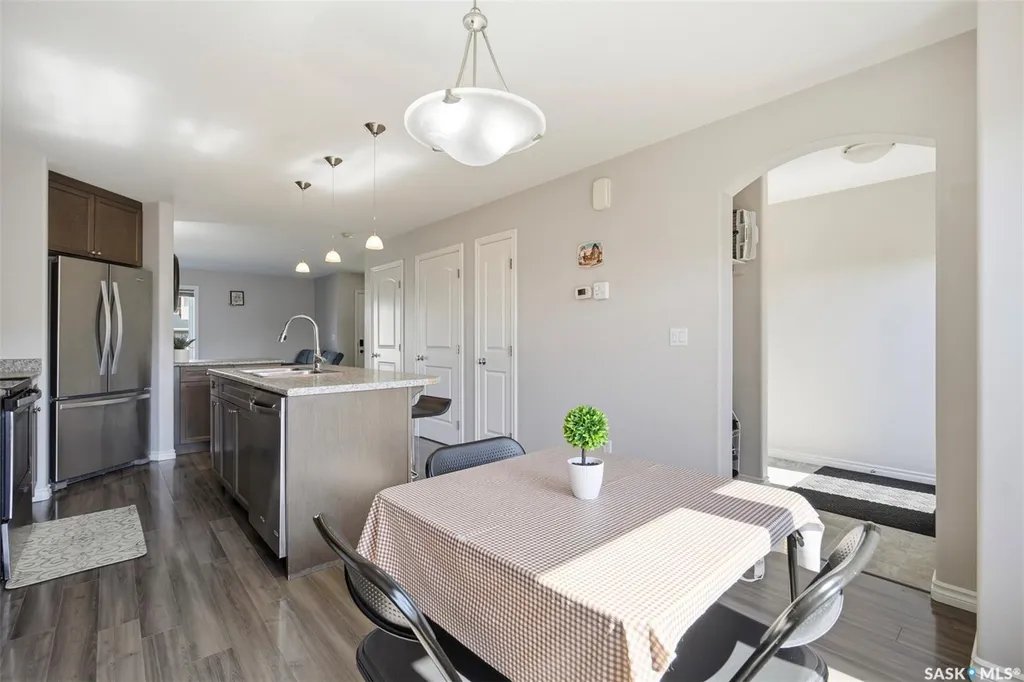 527 Pringle Crescent Saskatoon SK S7T 0S7