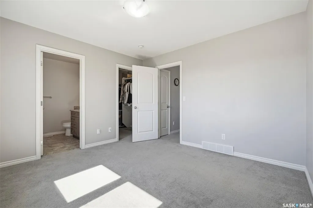527 Pringle Crescent Saskatoon SK S7T 0S7