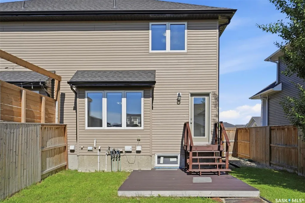 527 Pringle Crescent Saskatoon SK S7T 0S7