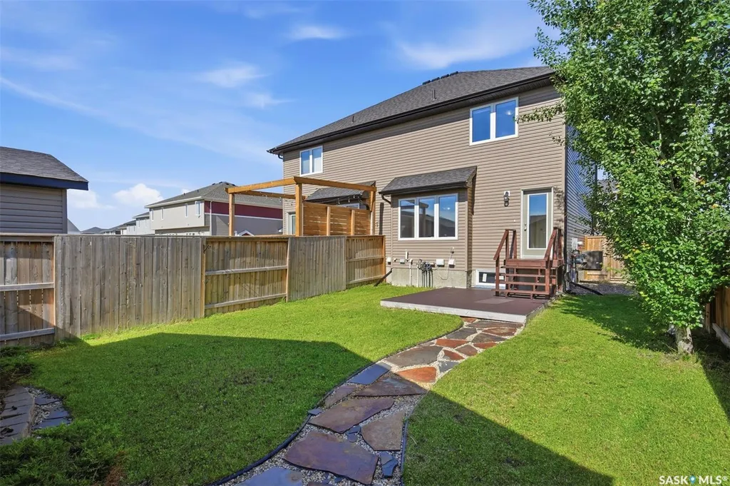 527 Pringle Crescent Saskatoon SK S7T 0S7
