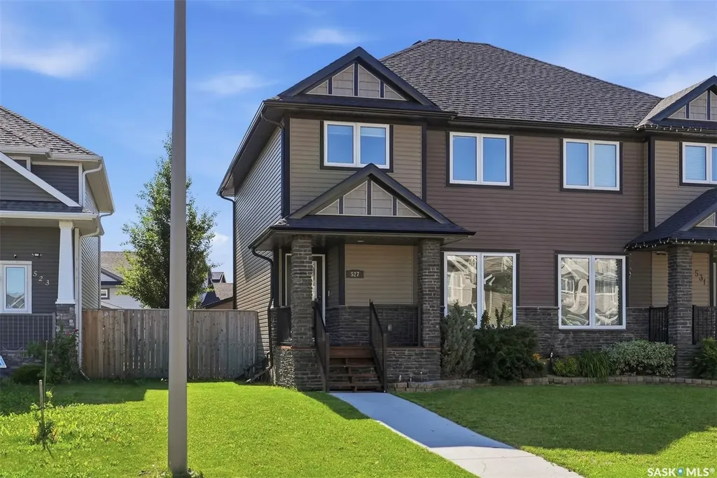 527 Pringle Crescent Saskatoon SK S7T 0S7