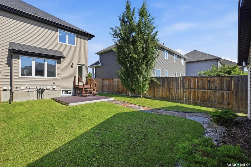 527 Pringle Crescent Saskatoon SK S7T 0S7