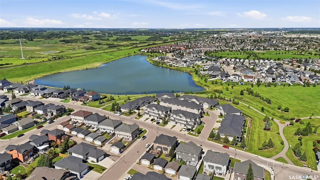 527 Pringle Crescent Saskatoon SK S7T 0S7