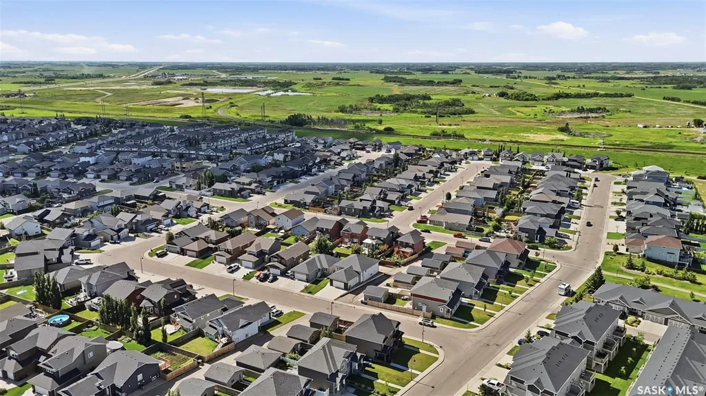 527 Pringle Crescent Saskatoon SK S7T 0S7