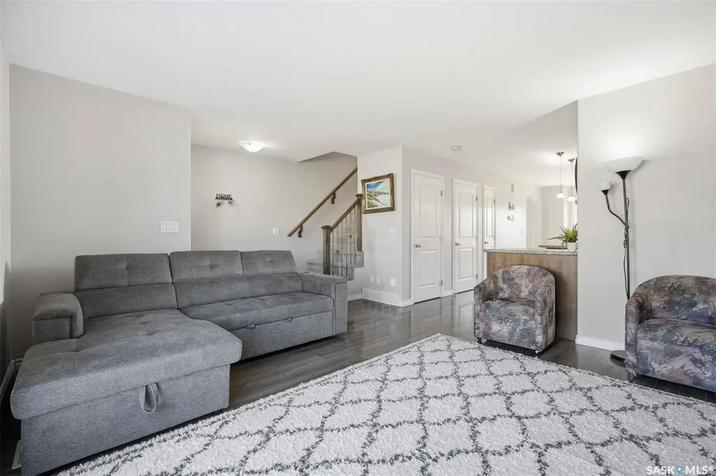 527 Pringle Crescent Saskatoon SK S7T 0S7