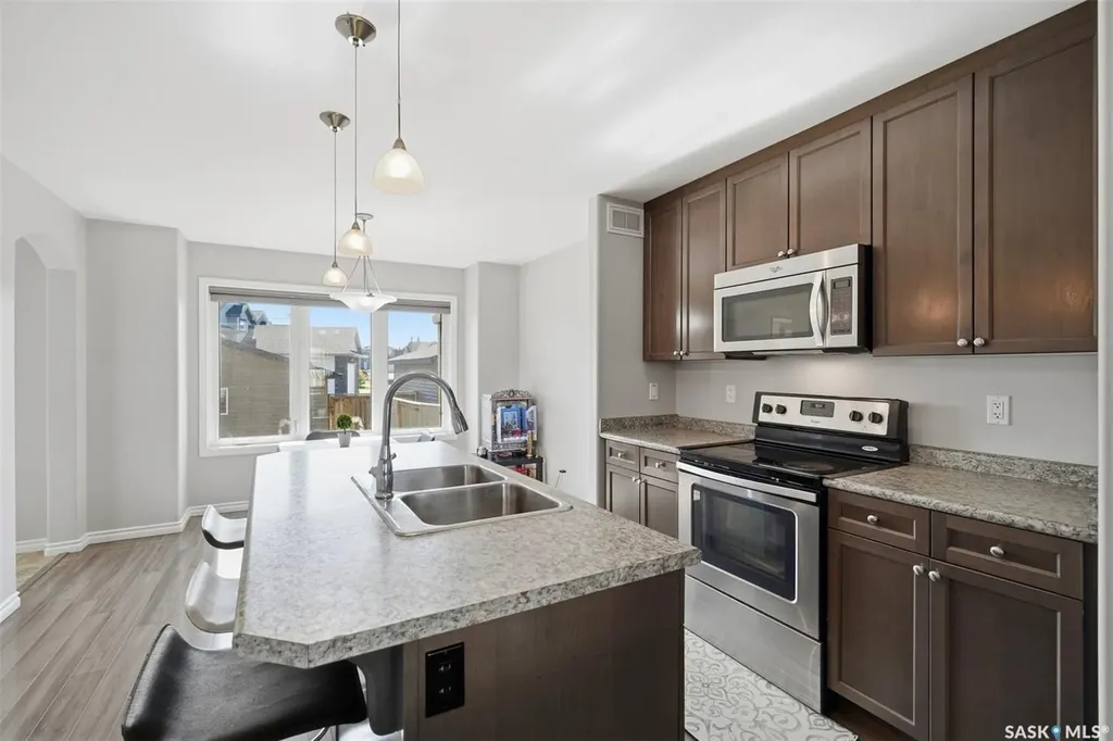 527 Pringle Crescent Saskatoon SK S7T 0S7