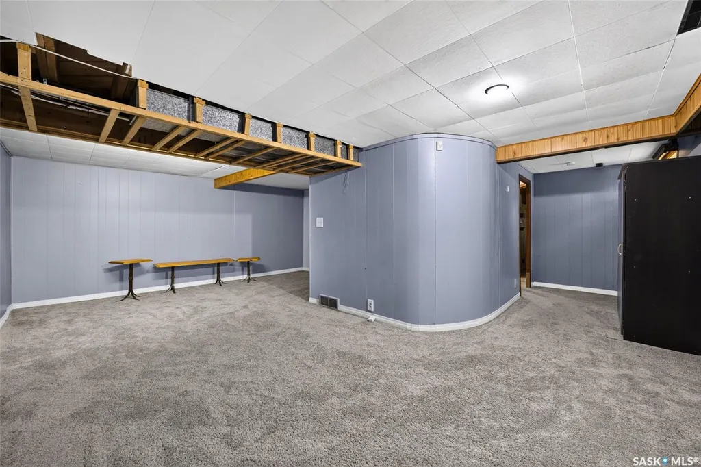 781 Mcmanus Street Regina SK S4T 6E7
