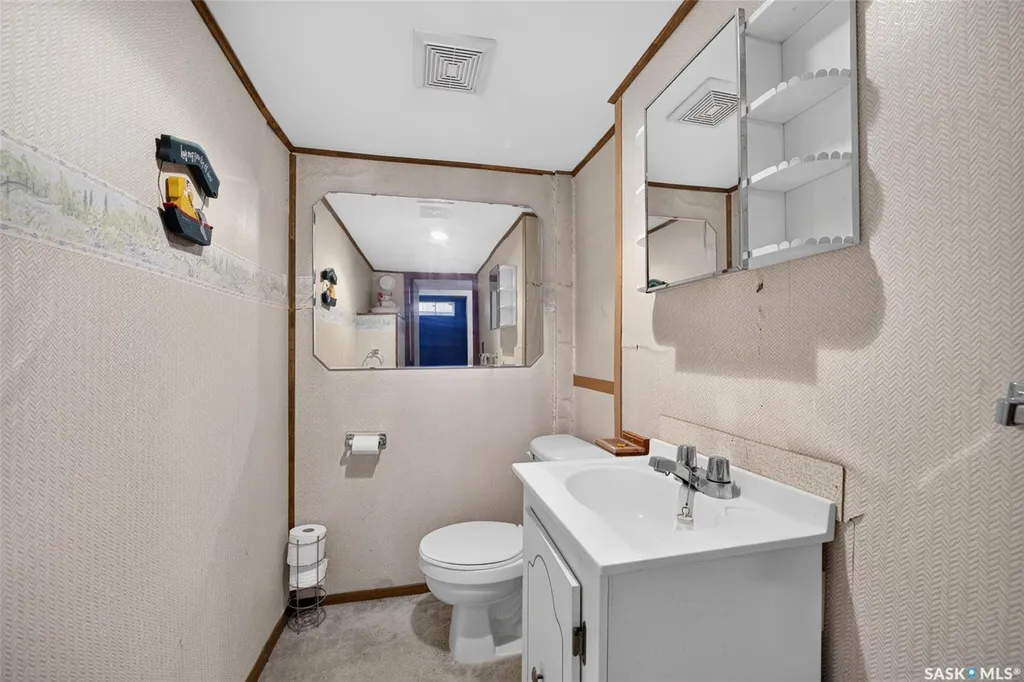 781 Mcmanus Street Regina SK S4T 6E7