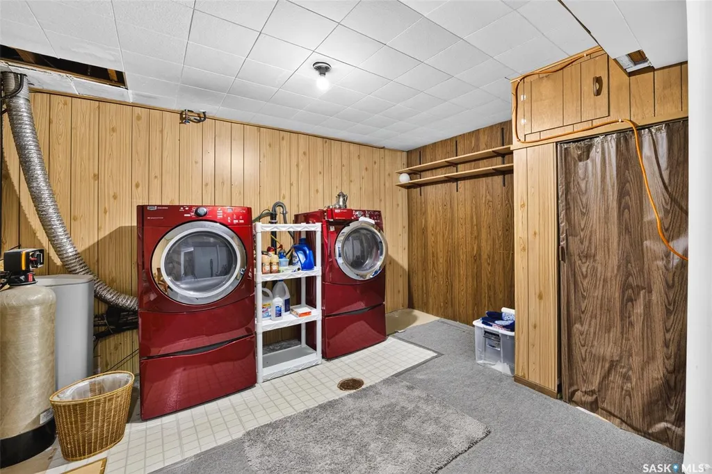 781 Mcmanus Street Regina SK S4T 6E7