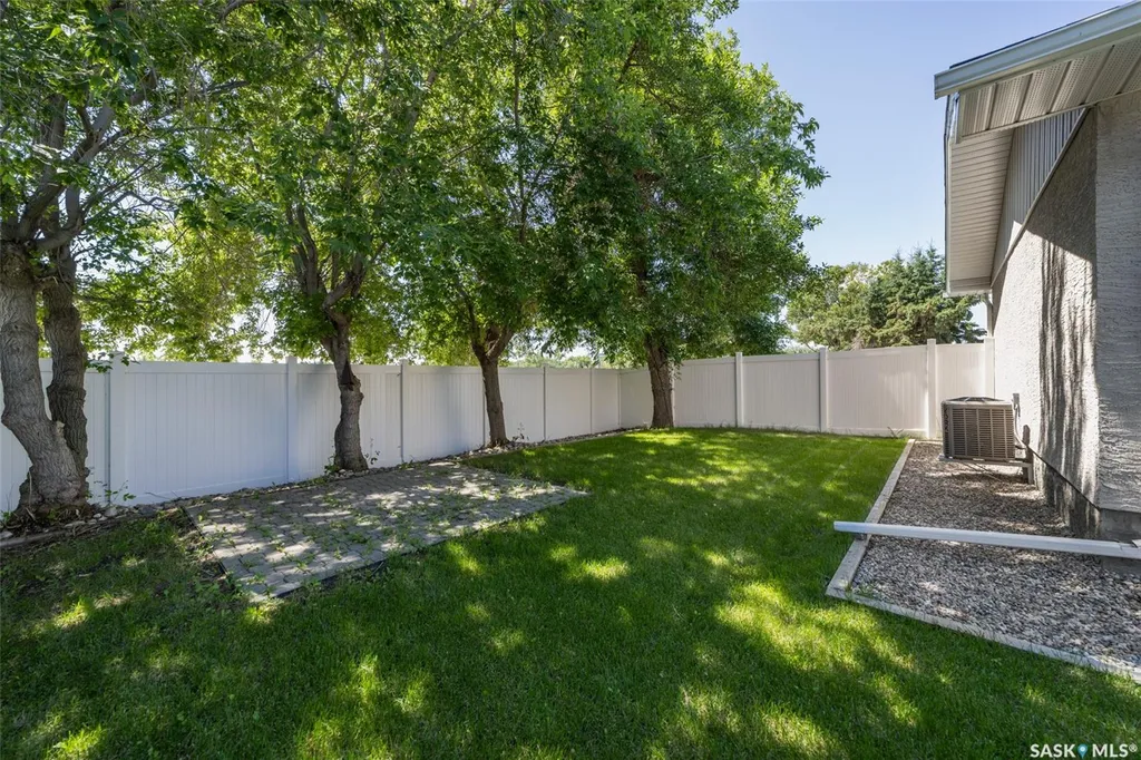 781 Mcmanus Street Regina SK S4T 6E7