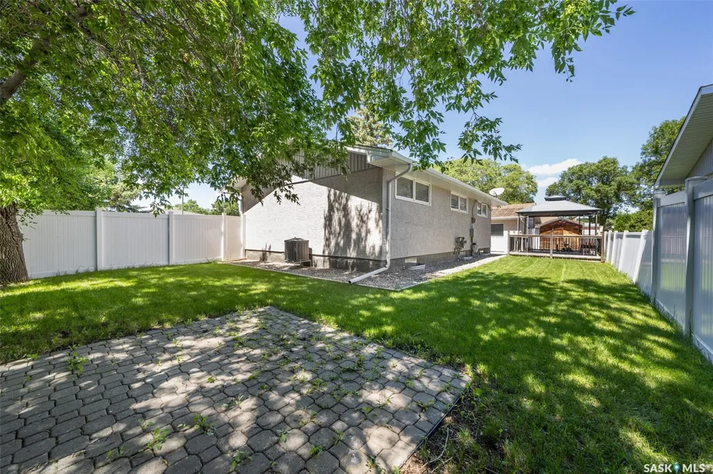 781 Mcmanus Street Regina SK S4T 6E7
