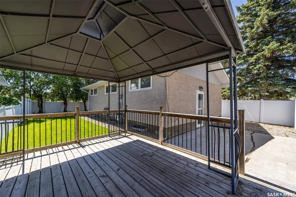 781 Mcmanus Street Regina SK S4T 6E7