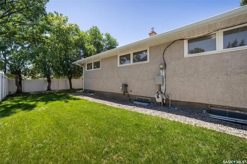 781 Mcmanus Street Regina SK S4T 6E7