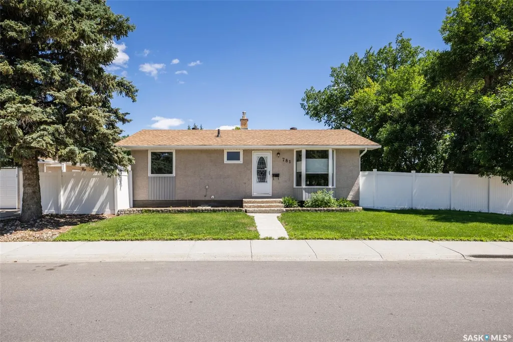 781 Mcmanus Street Regina SK S4T 6E7