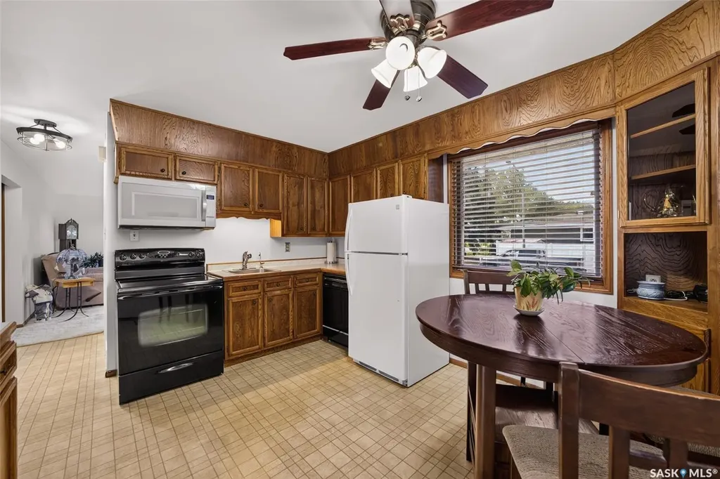 781 Mcmanus Street Regina SK S4T 6E7