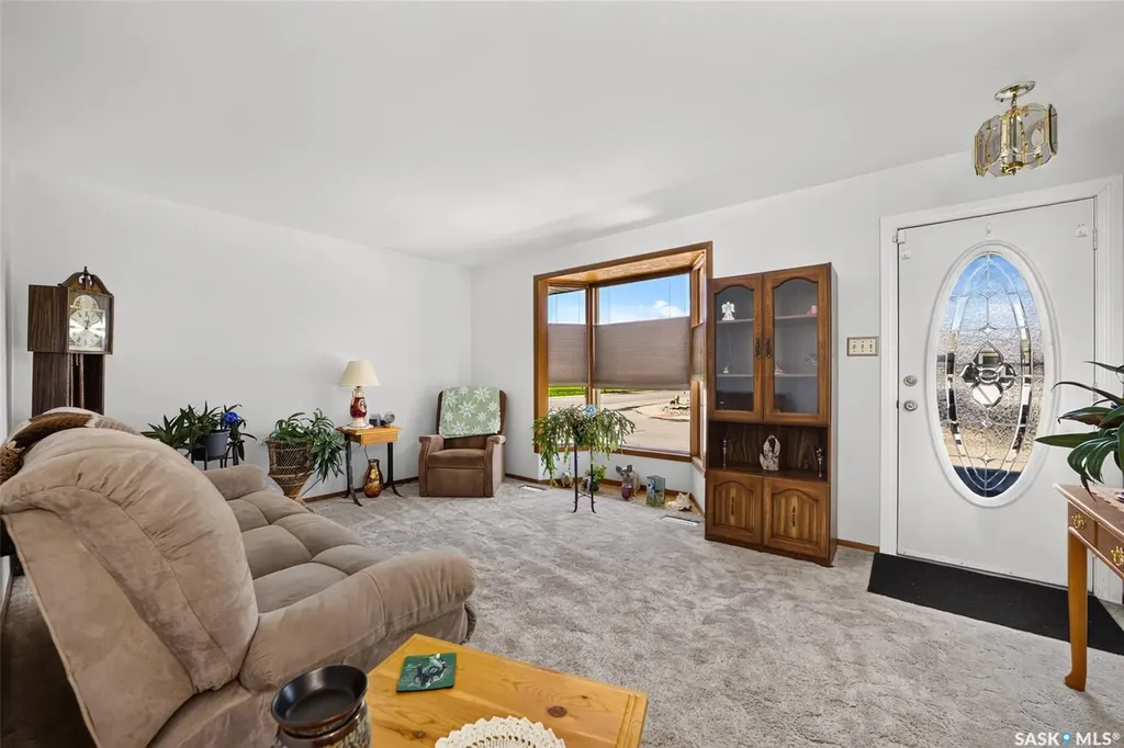 781 Mcmanus Street Regina SK S4T 6E7