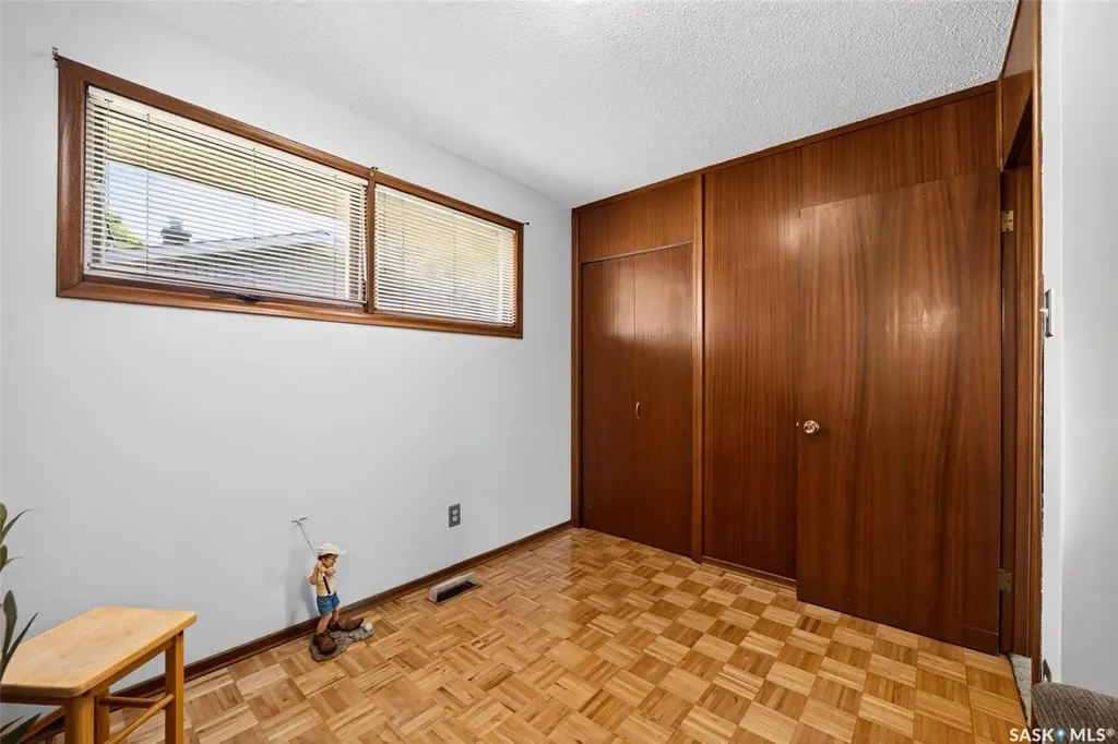781 Mcmanus Street Regina SK S4T 6E7