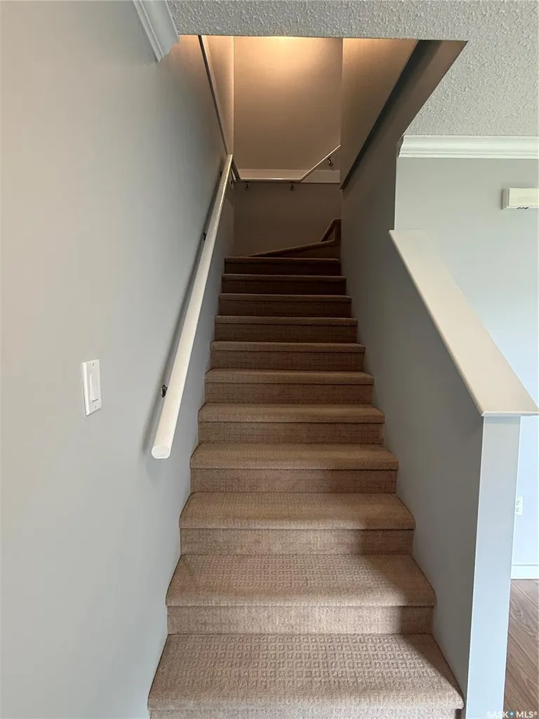 810 Hampton Circle Saskatoon SK S7R 0K2