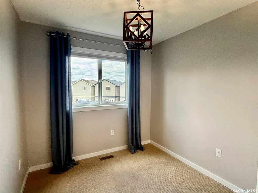 810 Hampton Circle Saskatoon SK S7R 0K2