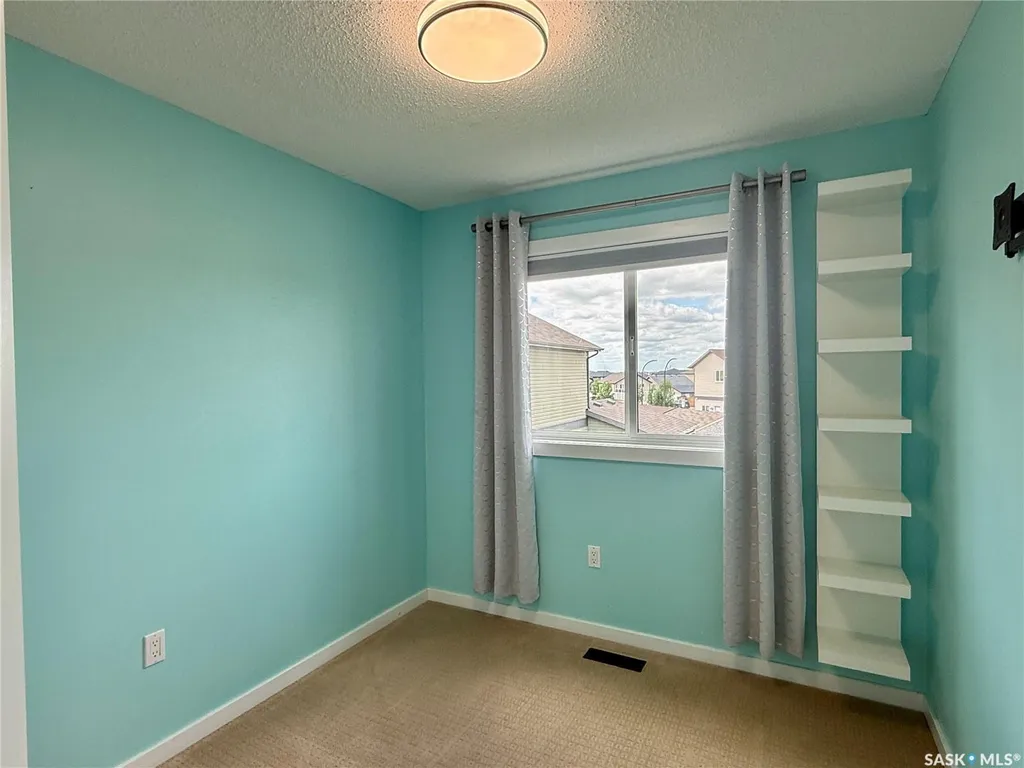810 Hampton Circle Saskatoon SK S7R 0K2