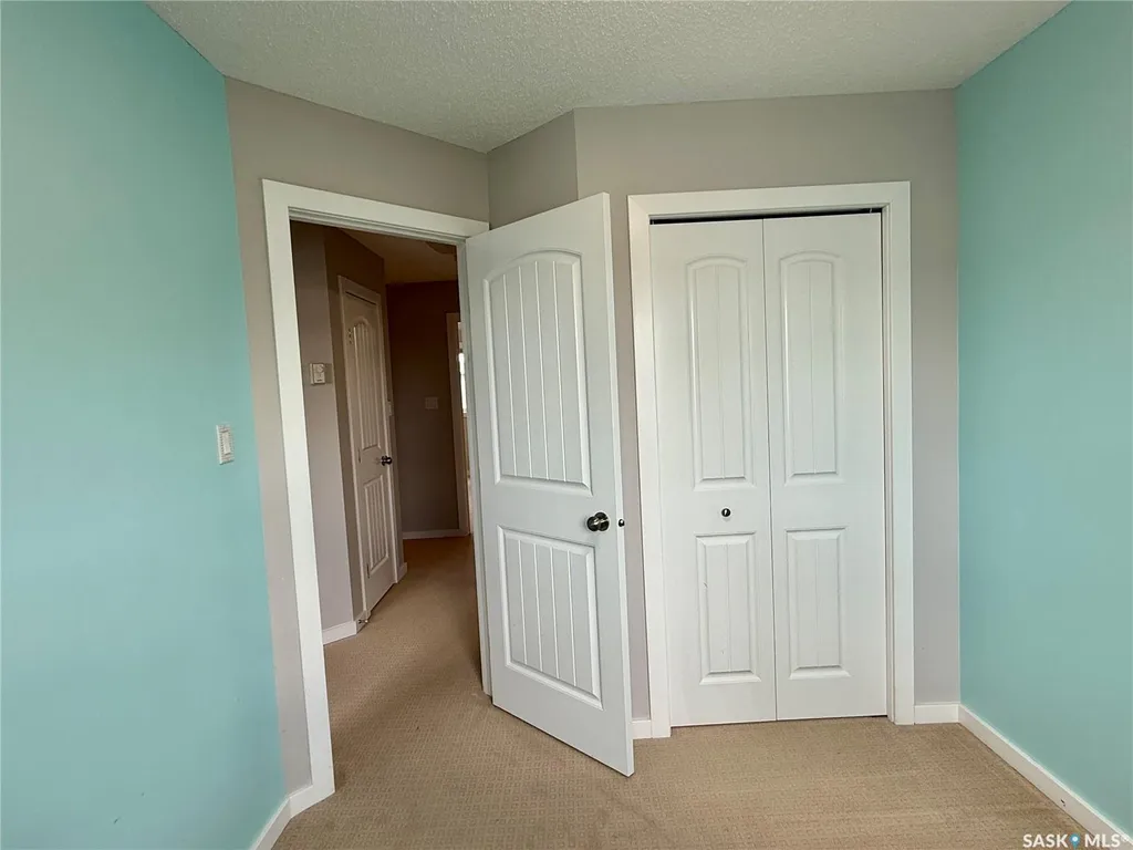 810 Hampton Circle Saskatoon SK S7R 0K2