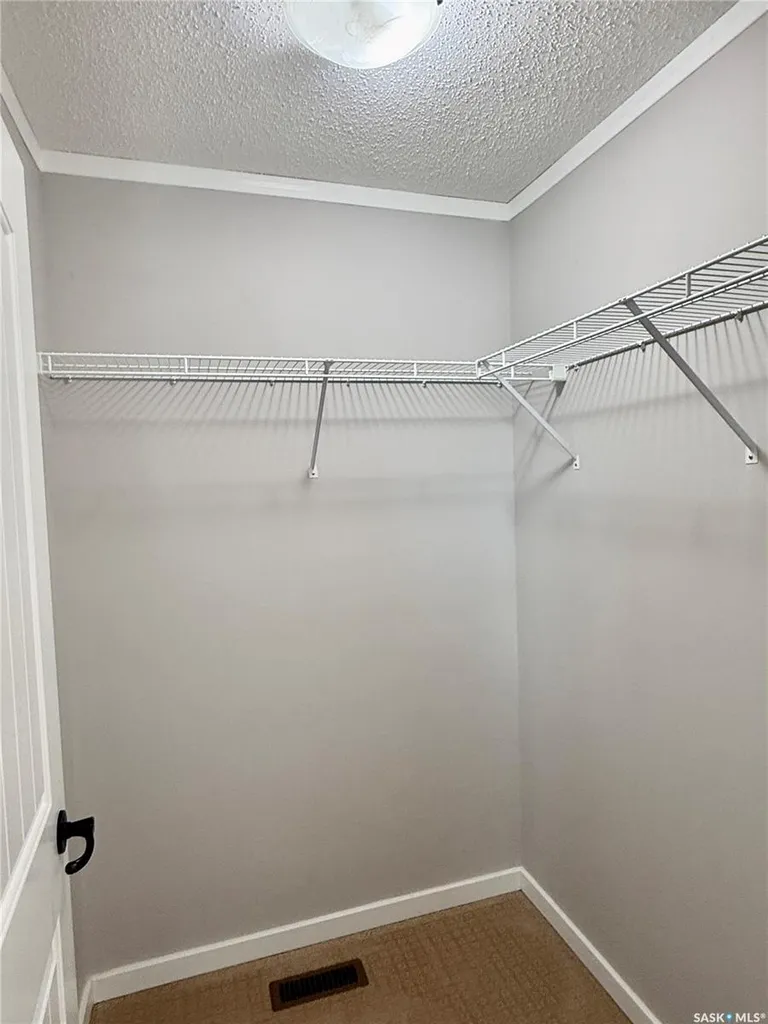 810 Hampton Circle Saskatoon SK S7R 0K2