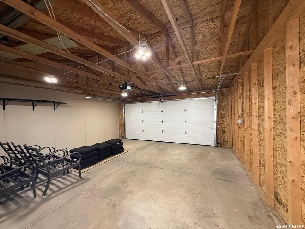 810 Hampton Circle Saskatoon SK S7R 0K2