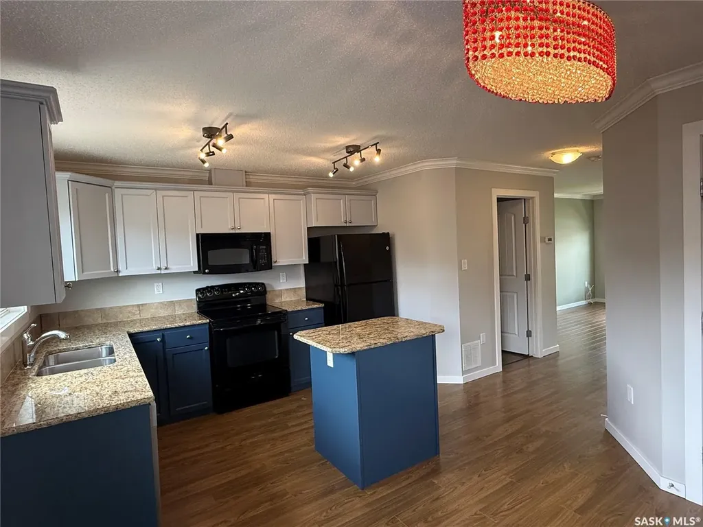 810 Hampton Circle Saskatoon SK S7R 0K2