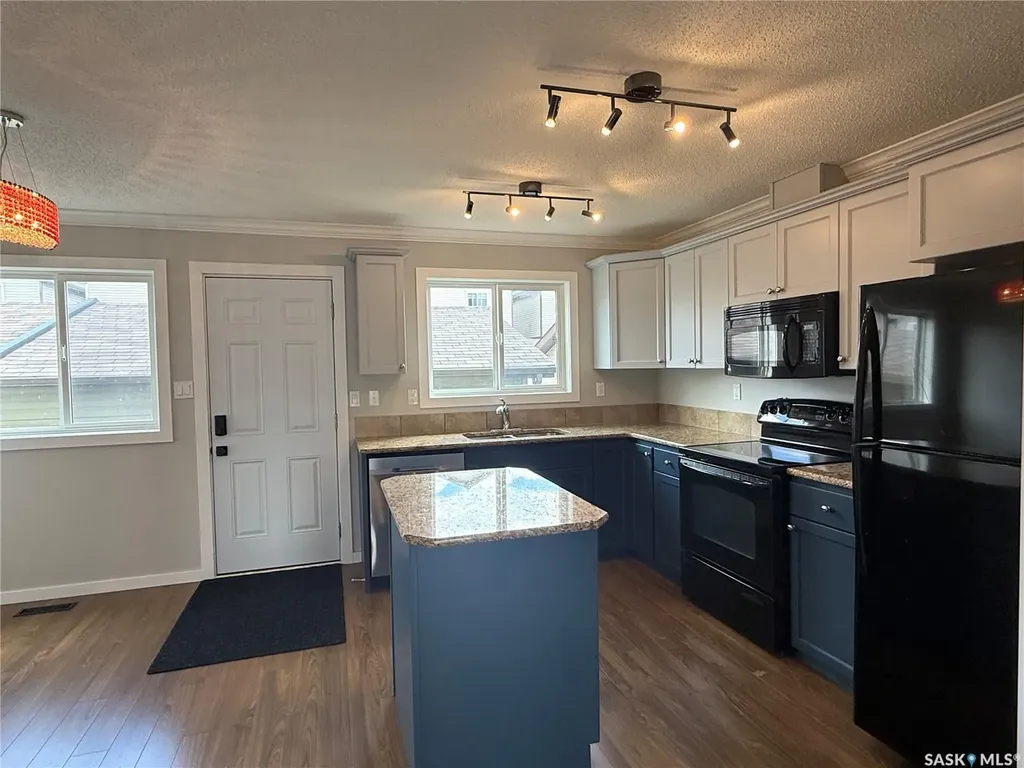 810 Hampton Circle Saskatoon SK S7R 0K2