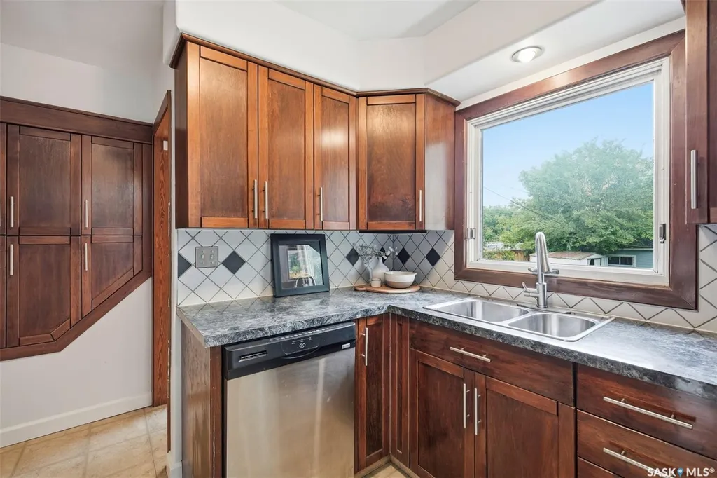1318 B Avenue N Saskatoon SK S7L 1G5