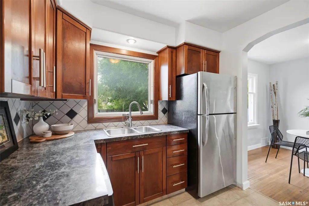 1318 B Avenue N Saskatoon SK S7L 1G5