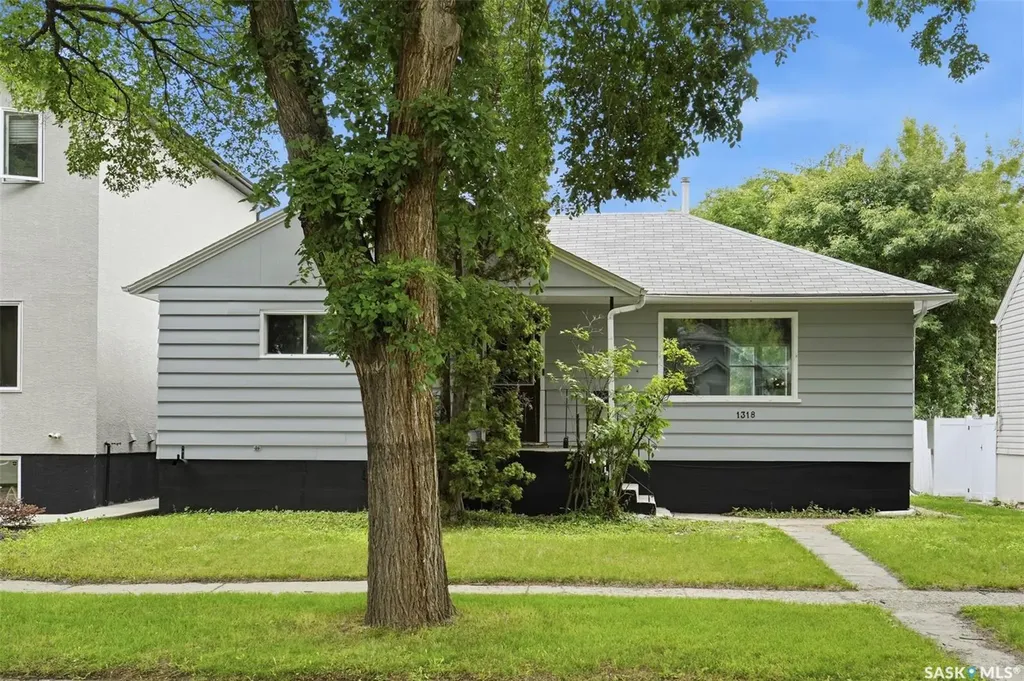 1318 B Avenue N Saskatoon SK S7L 1G5
