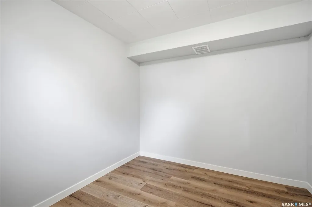 1318 B Avenue N Saskatoon SK S7L 1G5