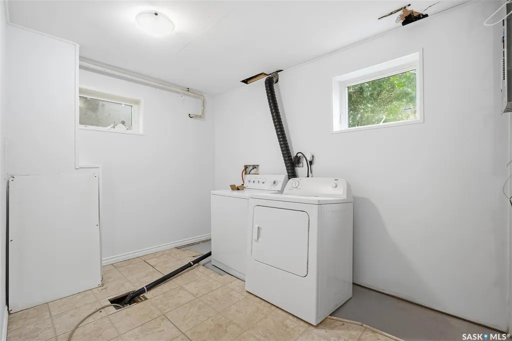 1318 B Avenue N Saskatoon SK S7L 1G5