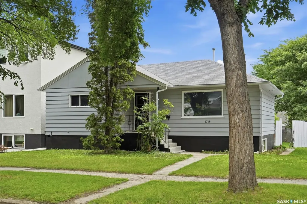 1318 B Avenue N Saskatoon SK S7L 1G5