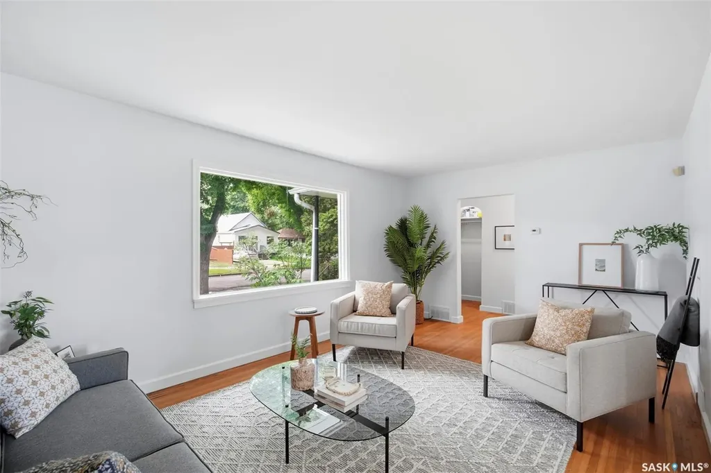 1318 B Avenue N Saskatoon SK S7L 1G5