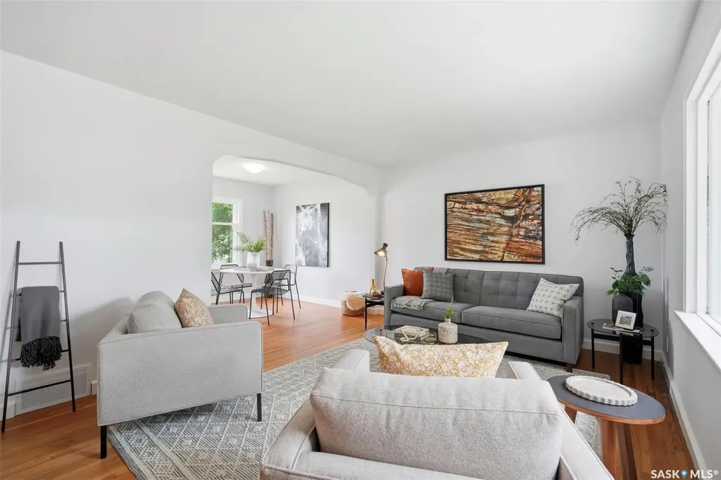 1318 B Avenue N Saskatoon SK S7L 1G5