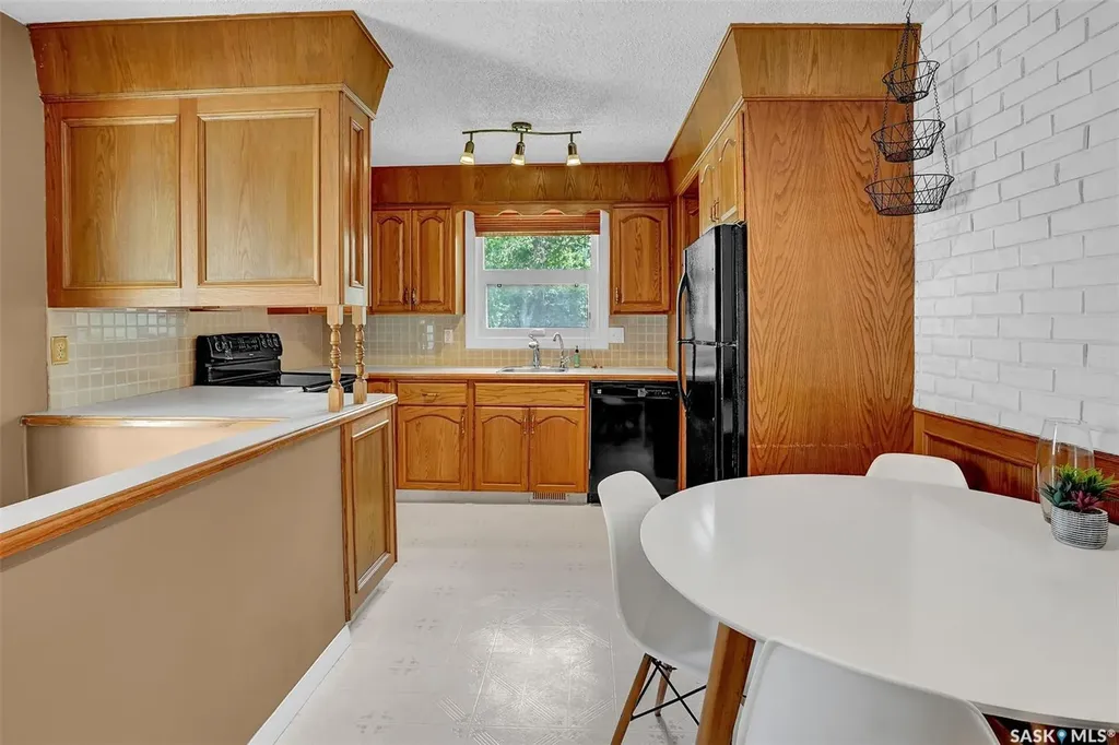 618 Sweeney Street Regina SK S4T 6H4